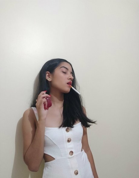 Foto di nudo di fuga di OnlyFans di Thebeautyofsmoking