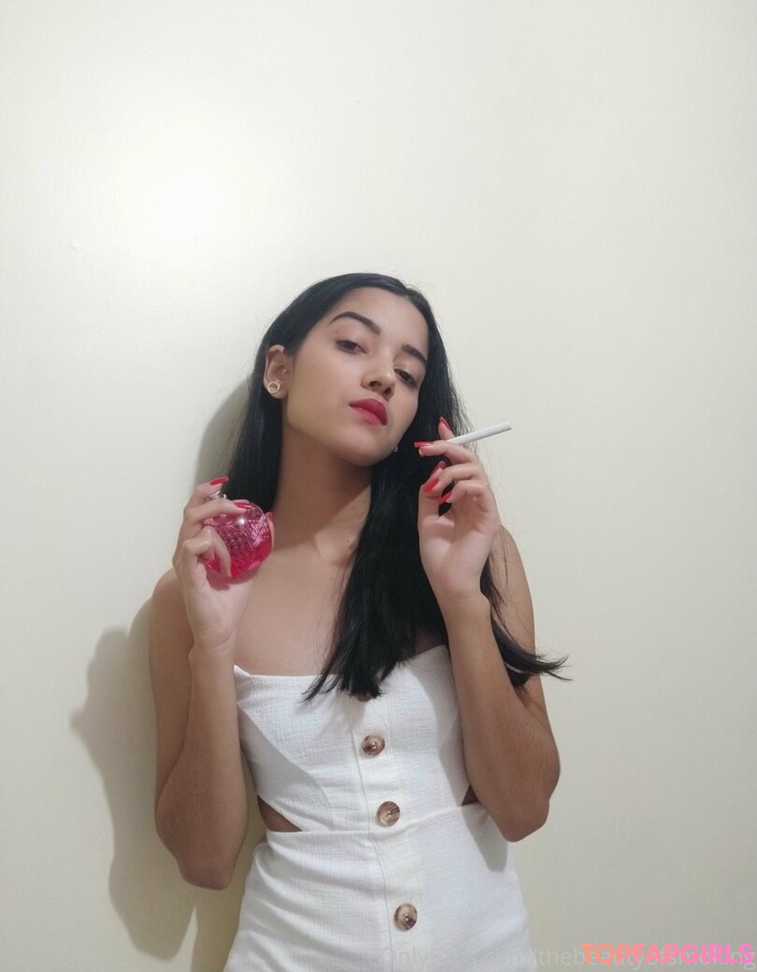 Foto di nudo di fuga di OnlyFans di Thebeautyofsmoking #5 Foto di nudo di fuga di OnlyFans di Thebeautyofsmoking #5