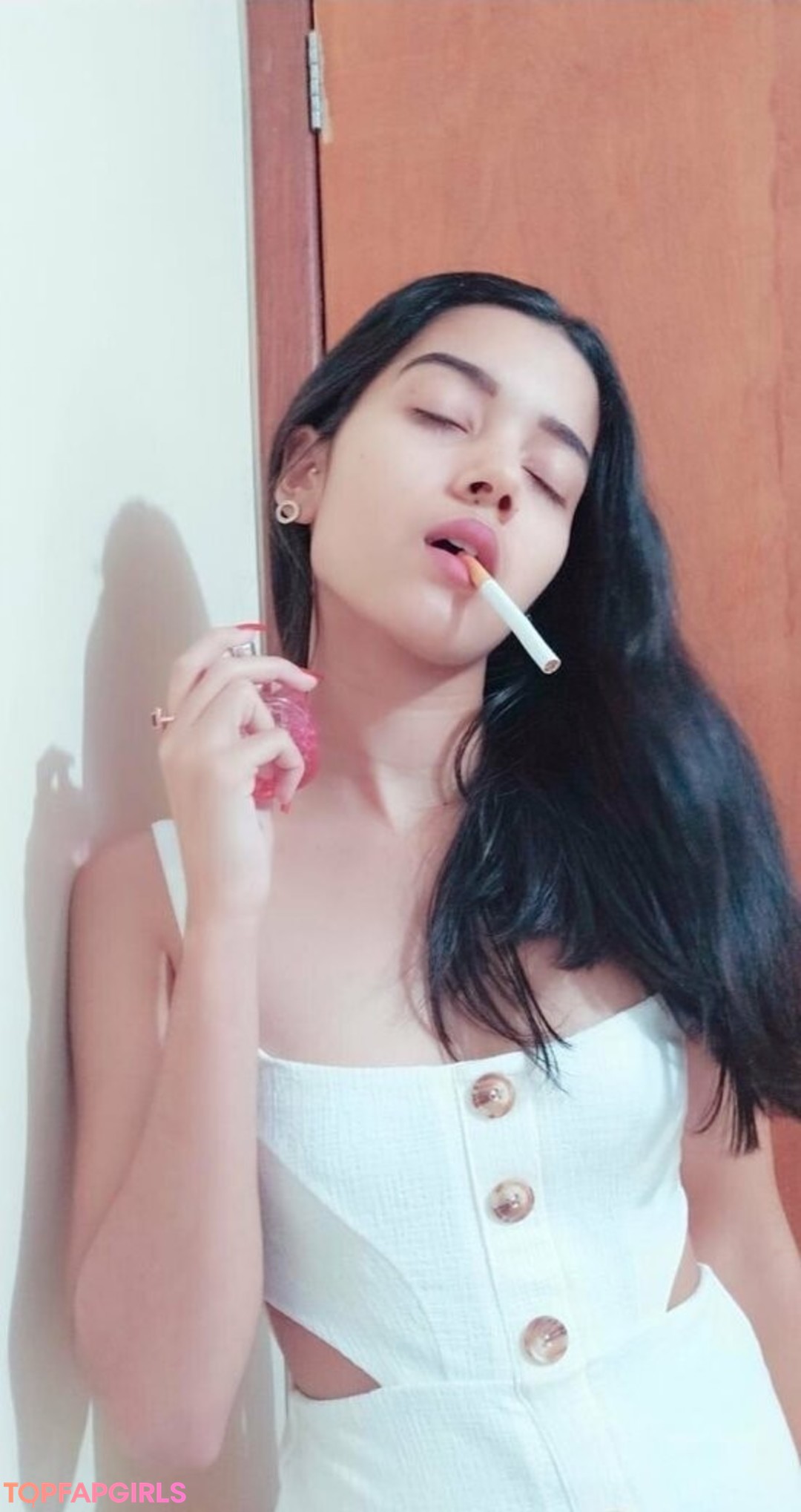 Foto di nudo di fuga di OnlyFans di Thebeautyofsmoking #6 Foto di nudo di fuga di OnlyFans di Thebeautyofsmoking #6