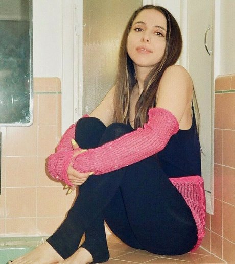 Foto di nudo di fuga di OnlyFans di Esther Povitsky
