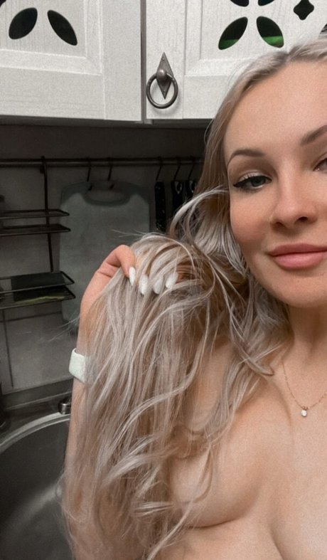 Foto di nudo di fuga di OnlyFans di Milavy