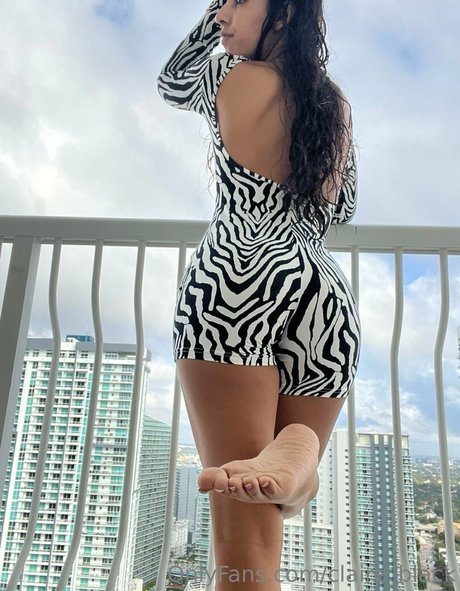 Claire_black