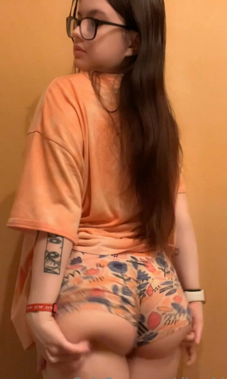 Foto di nudo di fuga di OnlyFans di Dionrhi