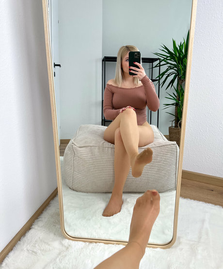 Foto di nudo di fuga di OnlyFans di Bellaspaws