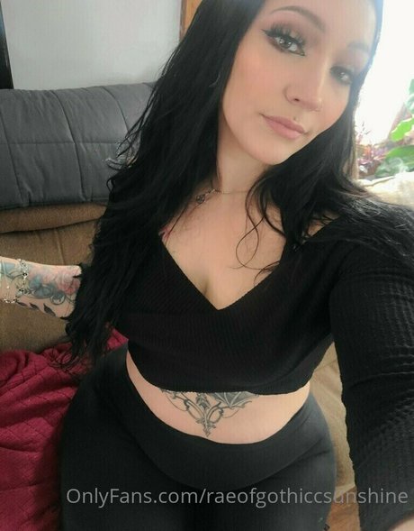 Foto di nudo di fuga di OnlyFans di Raeofgothiccsunshine