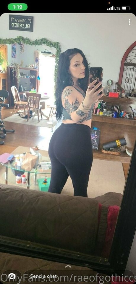 Foto di nudo di fuga di OnlyFans di Raeofgothiccsunshine