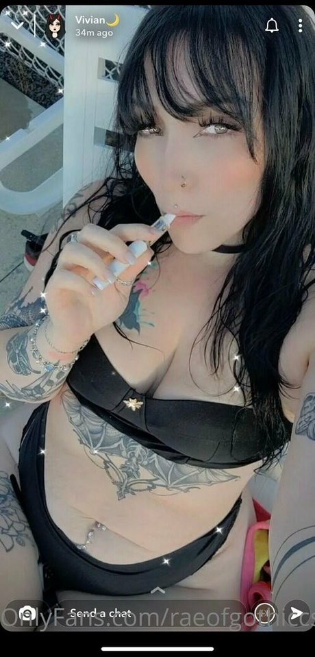 Foto di nudo di fuga di OnlyFans di Raeofgothiccsunshine