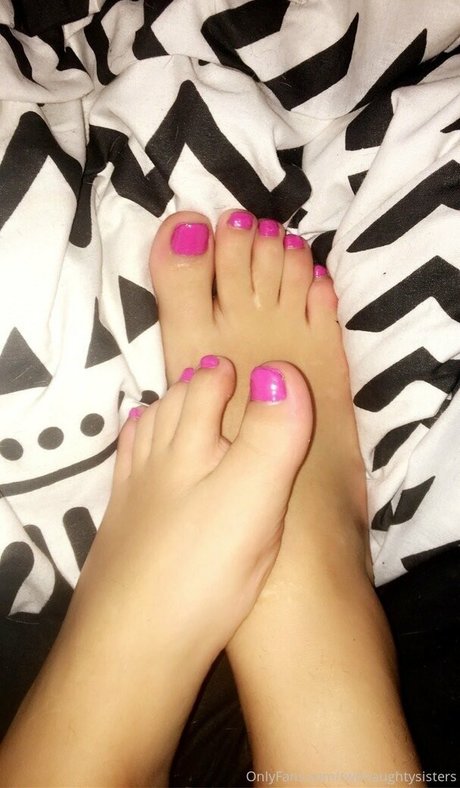 Foto di nudo di fuga di OnlyFans di Twonaughtysisters