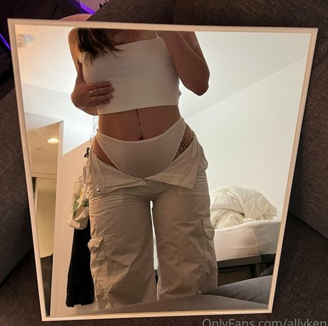 Foto di nudo di fuga di OnlyFans di Allyken