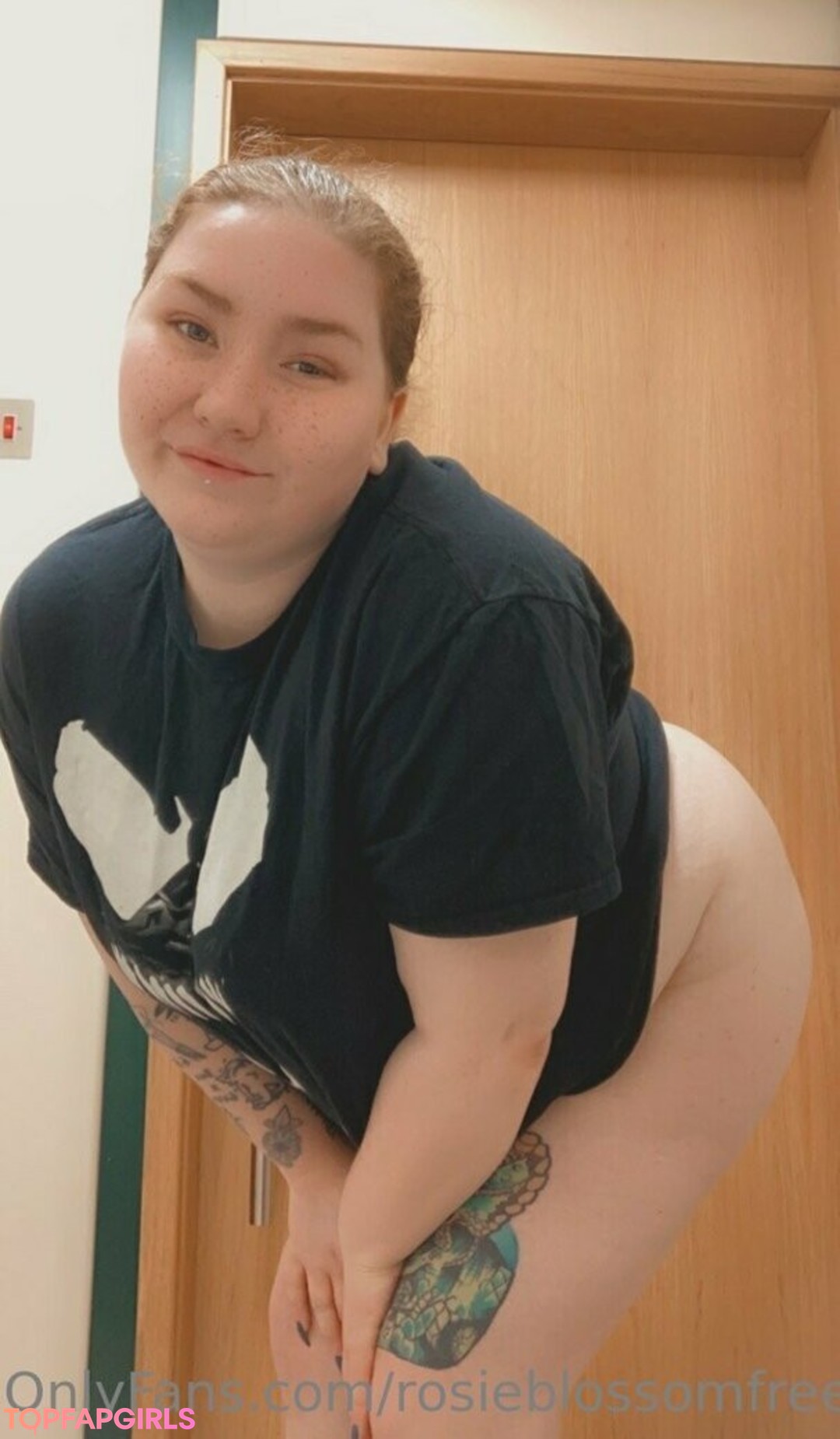 Foto di nudo di fuga di OnlyFans di Rosieblossomfree #36 Foto di nudo di fuga di OnlyFans di Rosieblossomfree #36