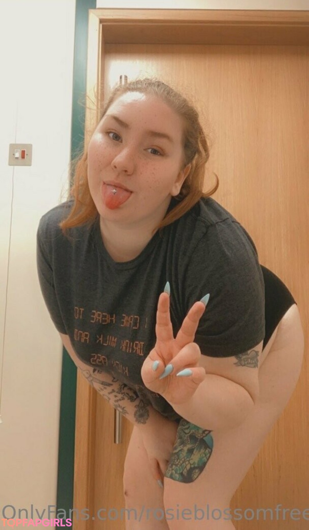 Foto di nudo di fuga di OnlyFans di Rosieblossomfree #47 Foto di nudo di fuga di OnlyFans di Rosieblossomfree #47