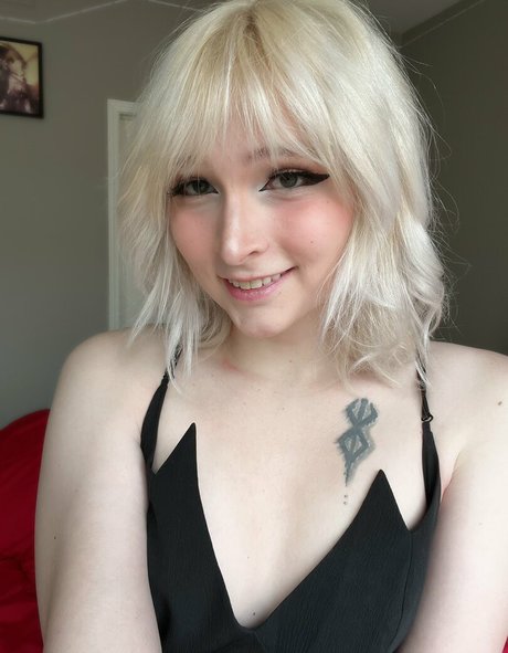 Foto di nudo di fuga di OnlyFans di Rosewaltzex