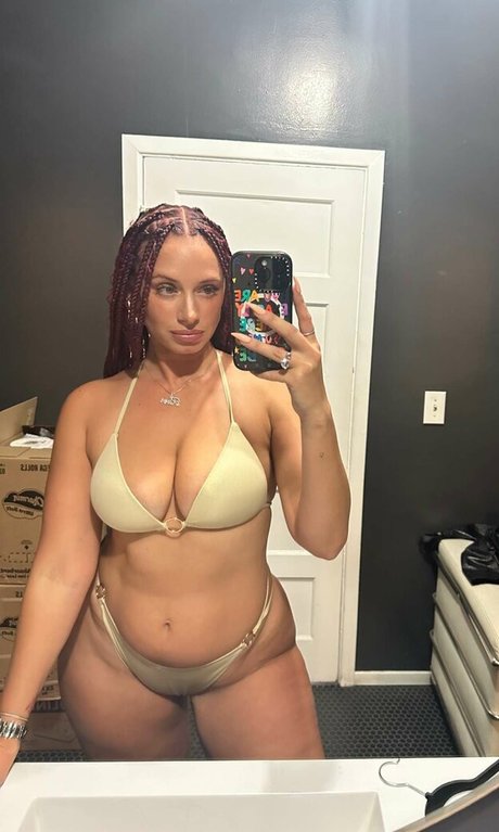 Foto di nudo di fuga di OnlyFans di Yesjulz