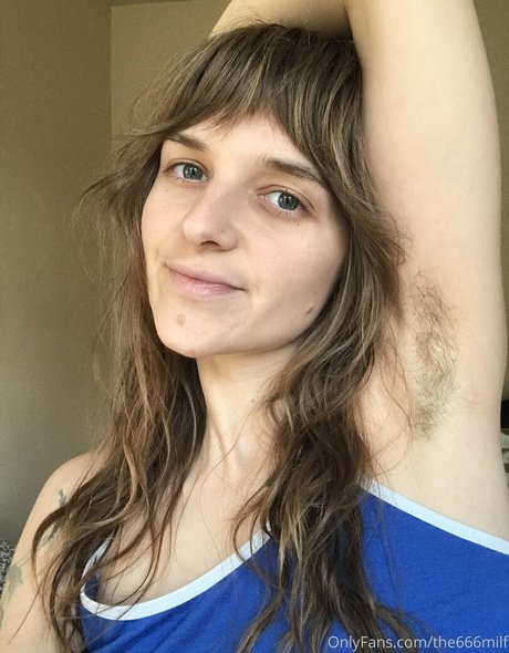 Foto di nudo di fuga di OnlyFans di Parisbush