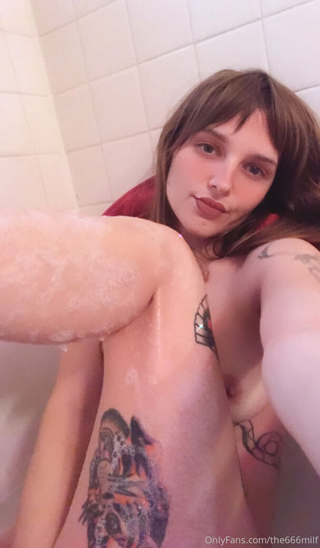 Foto di nudo di fuga di OnlyFans di Parisbush