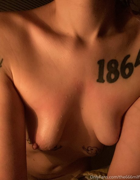 Foto di nudo di fuga di OnlyFans di Parisbush