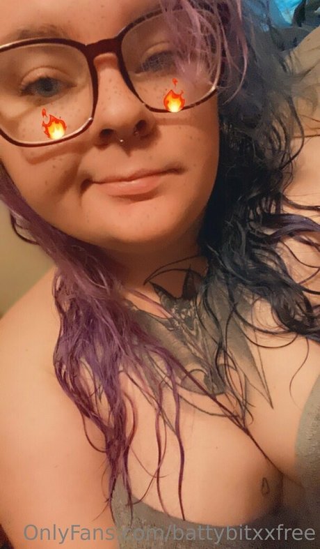 Foto di nudo di fuga di OnlyFans di Battybitxxfree