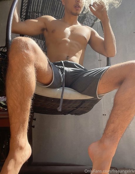 Foto di nudo di fuga di OnlyFans di Freeangelriv