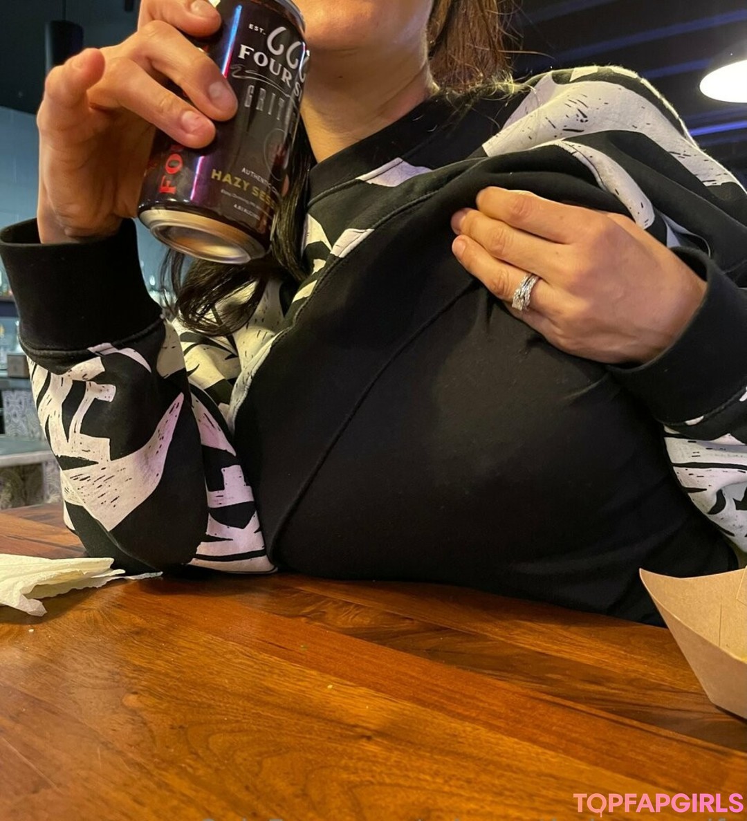 Foto di nudo di fuga di OnlyFans di Ariannathehousewife #72 Foto di nudo di fuga di OnlyFans di Ariannathehousewife #72