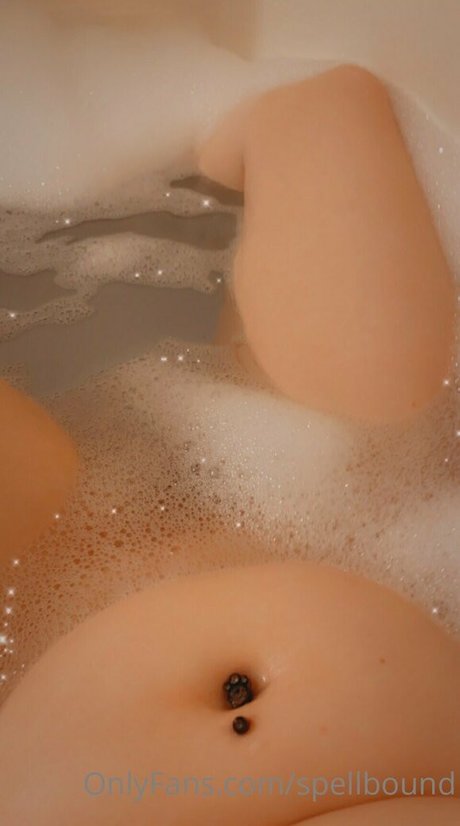 Foto di nudo di fuga di OnlyFans di Spellbound