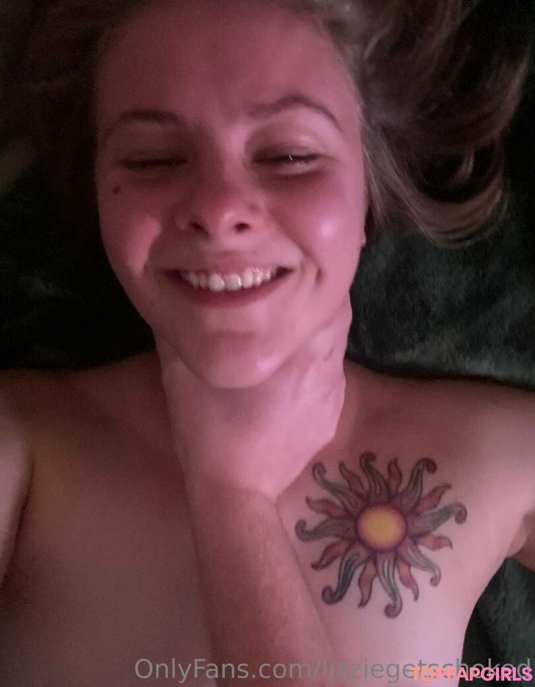 Foto di nudo di fuga di OnlyFans di Lizziegetschoked #11 Foto di nudo di fuga di OnlyFans di Lizziegetschoked #11