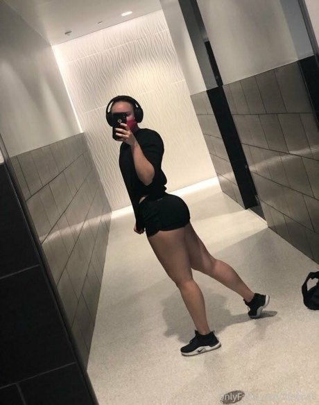 Foto di nudo di fuga di OnlyFans di Fiteen18