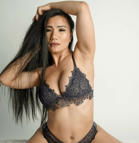 Foto di nudo di fuga di OnlyFans di Tina Khm