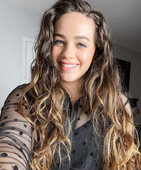 Foto di nudo di fuga di OnlyFans di Mary Mouser