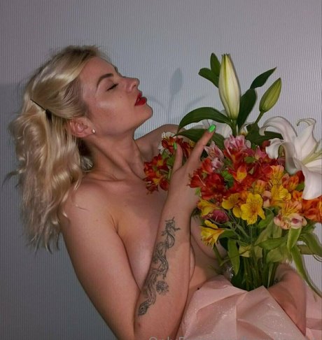 Foto di nudo di fuga di OnlyFans di Dragonb0rn