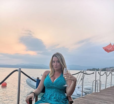 Foto di nudo di fuga di OnlyFans di Curvygirl89
