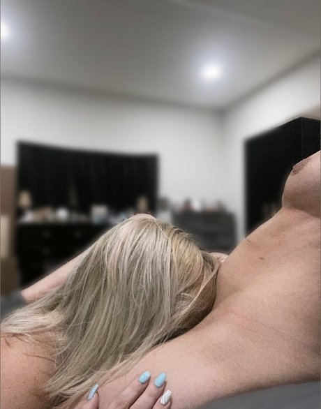 Foto di nudo di fuga di OnlyFans di Jucierlesbians
