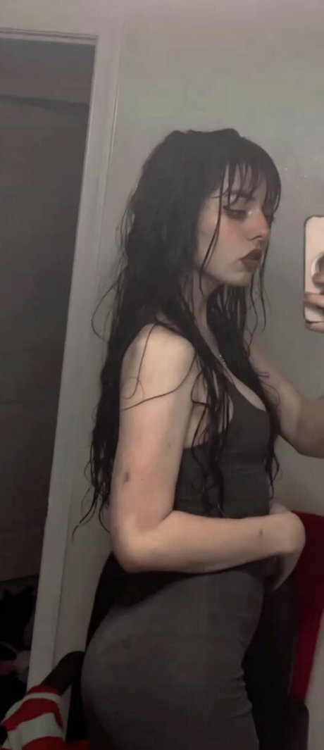 Foto di nudo di fuga di OnlyFans di Ezsy