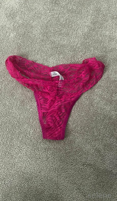 Foto di nudo di fuga di OnlyFans di Selenesmalltitts