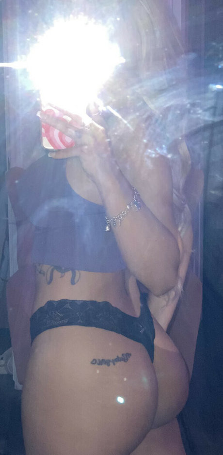 Foto di nudo di fuga di OnlyFans di Marlen Cuevas