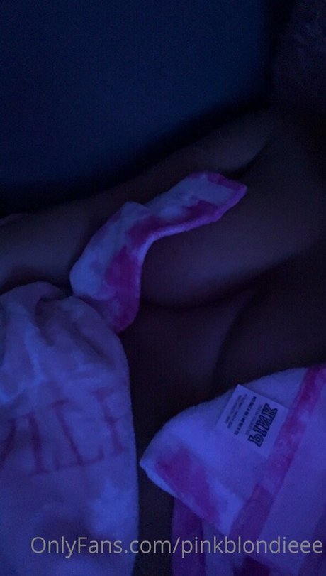 Foto di nudo di fuga di OnlyFans di Tierratheblonde