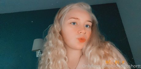 Foto di nudo di fuga di OnlyFans di Blondiebshortt