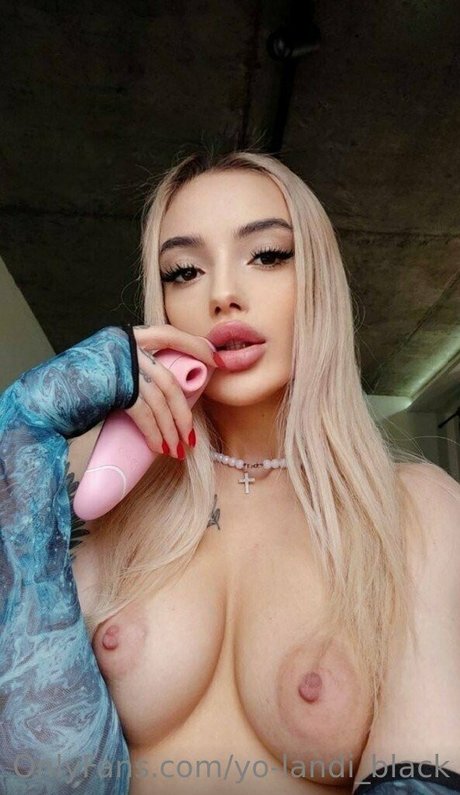Foto di nudo di fuga di OnlyFans di Yolandiblack