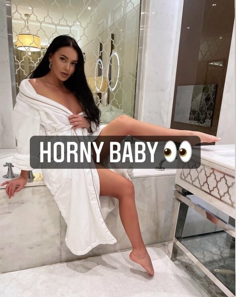 Foto di nudo di fuga di OnlyFans di Holylovesmolly