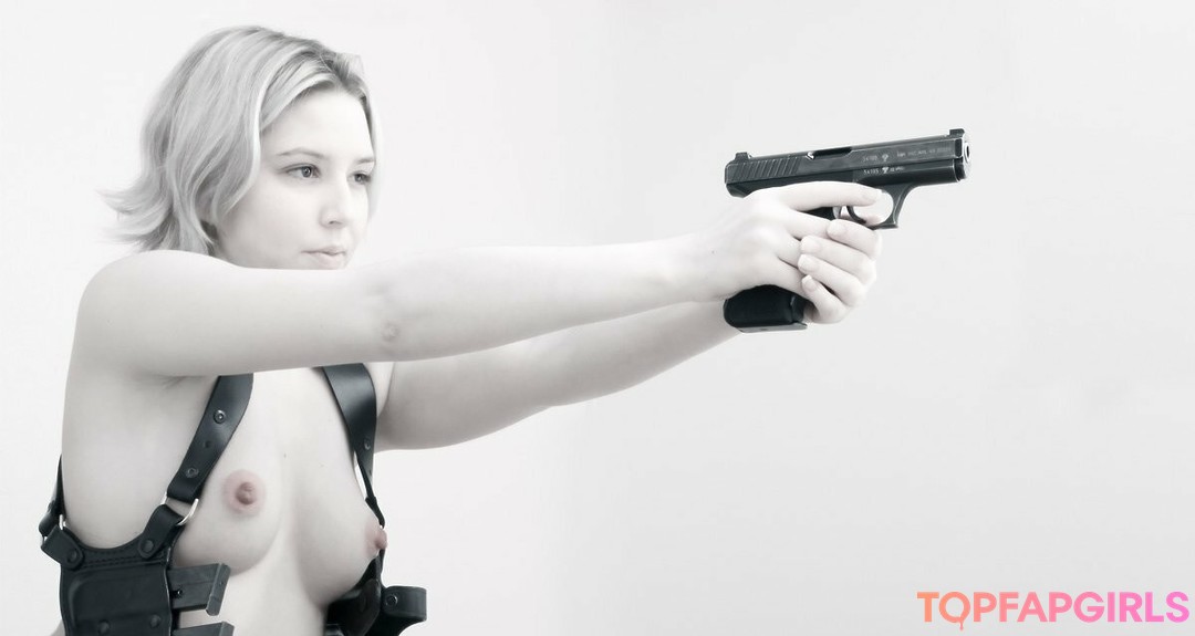 Foto di nudo di fuga di OnlyFans di Girls With Guns #416 Foto di nudo di fuga di OnlyFans di Girls With Guns #416
