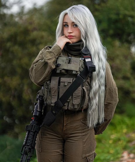 Girls With Guns