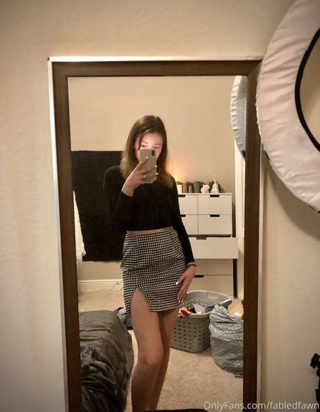 Foto di nudo di fuga di OnlyFans di Fabled Fawn
