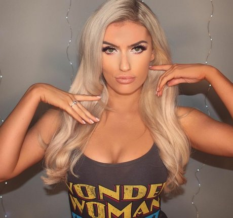 Foto di nudo di fuga di OnlyFans di Mariah May