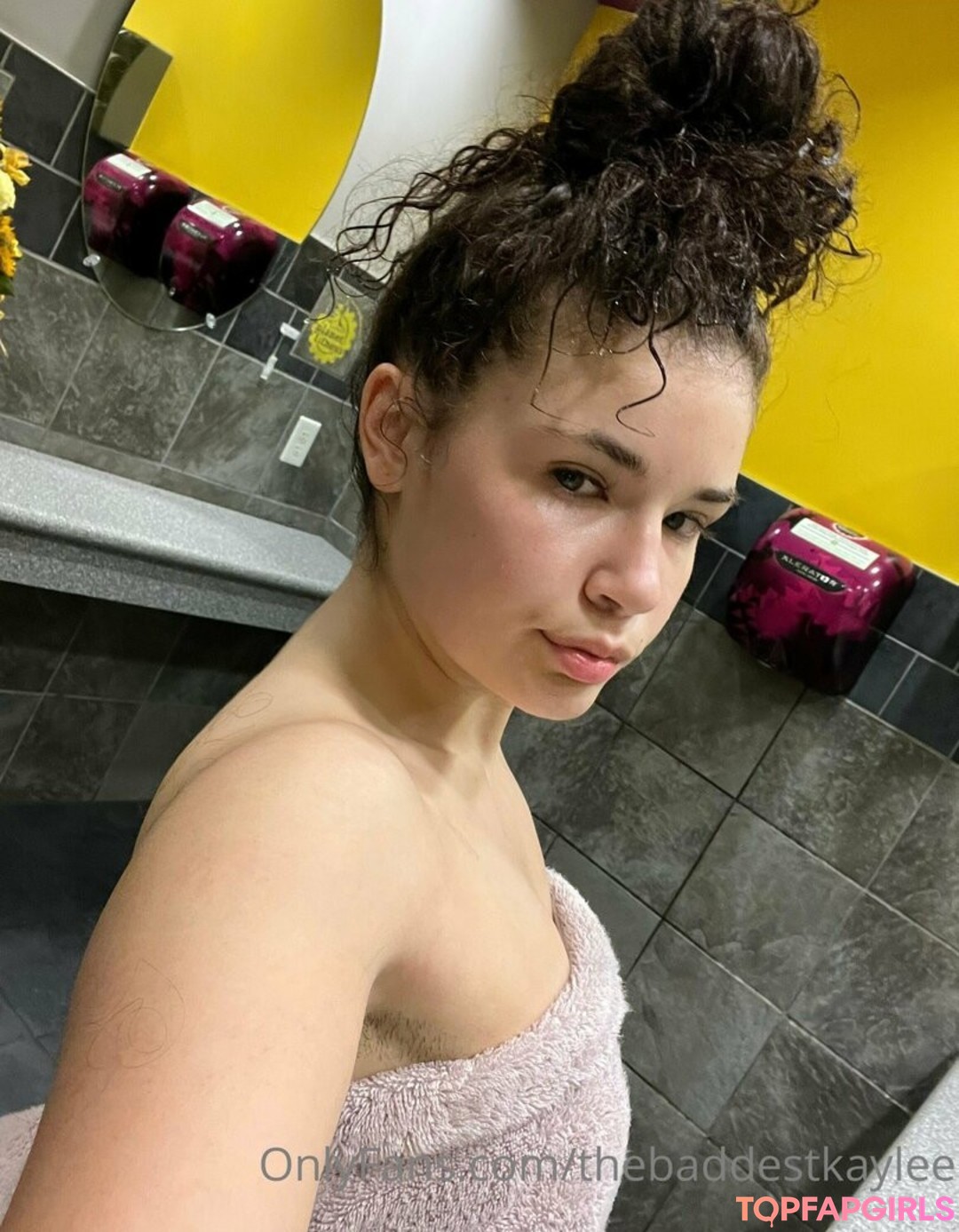 Foto di nudo di fuga di OnlyFans di Thebaddestkaylee #218 Foto di nudo di fuga di OnlyFans di Thebaddestkaylee #218