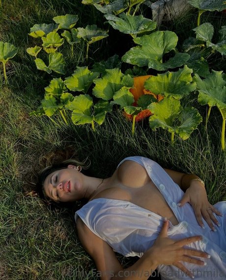 Foto di nudo di fuga di OnlyFans di Abroadwithmila