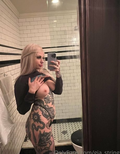 Foto di nudo di fuga di OnlyFans di Giastring