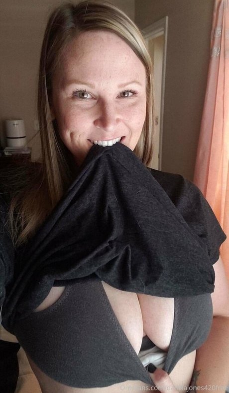 Foto di nudo di fuga di OnlyFans di Danikajones420free