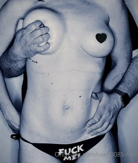 Foto di nudo di fuga di OnlyFans di Rae80085free