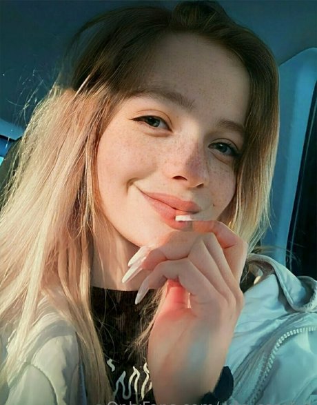 Foto di nudo di fuga di OnlyFans di Crlncarolyn