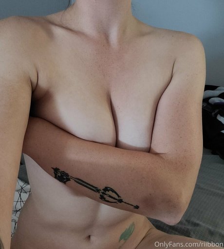 Foto di nudo di fuga di OnlyFans di Riibbon