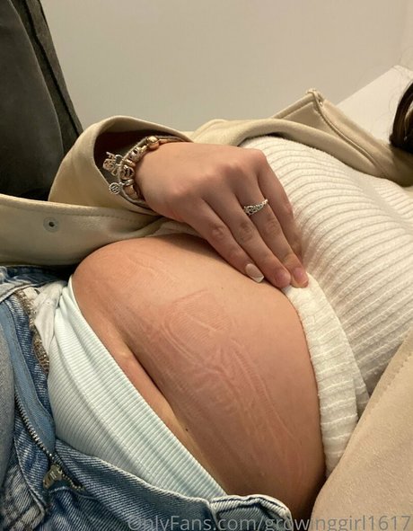 Foto di nudo di fuga di OnlyFans di Growinggirl1617